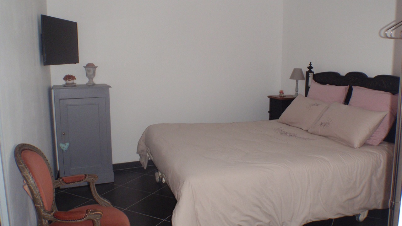 Photo of Bedroom in Le Puy-Notre-Dame