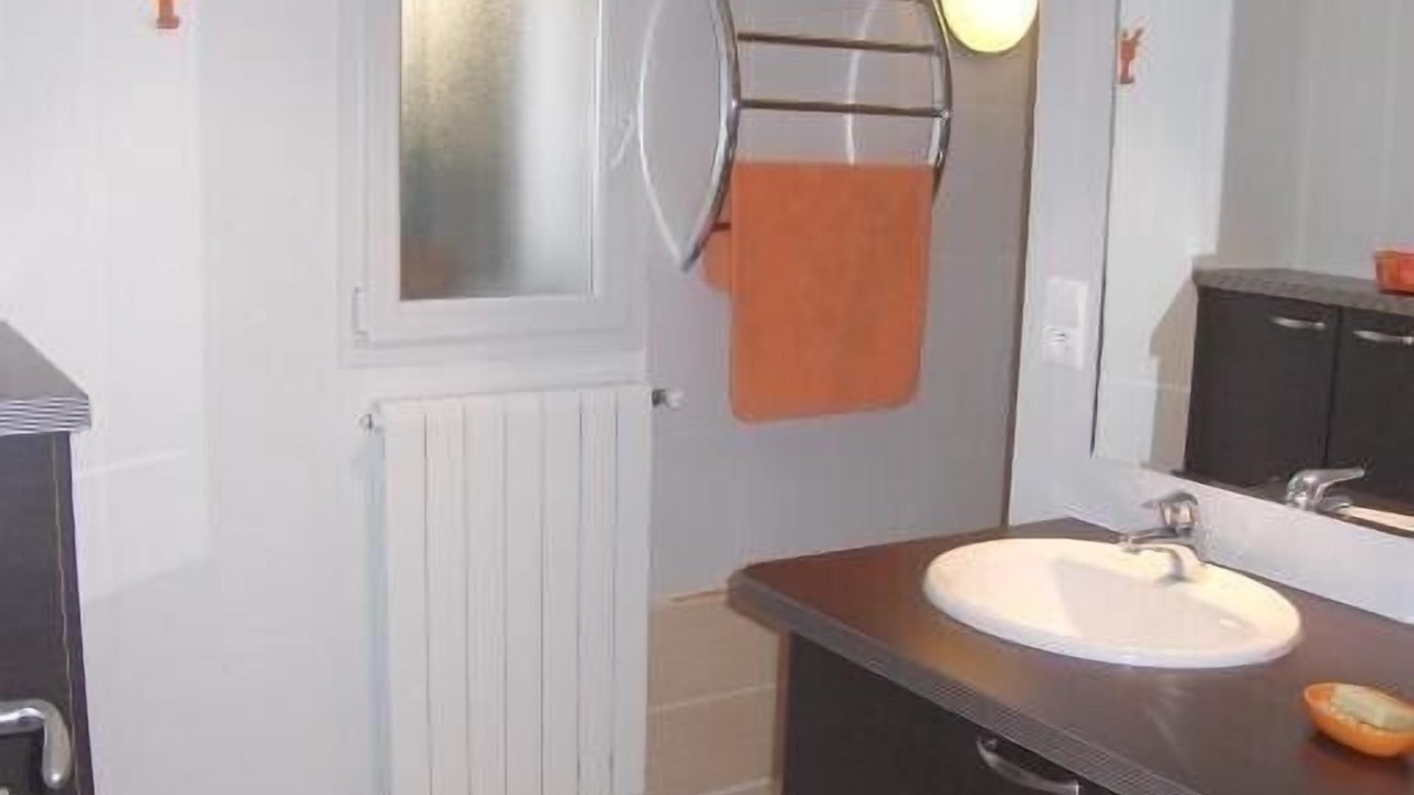 Photo of Bathroom in Pujaut