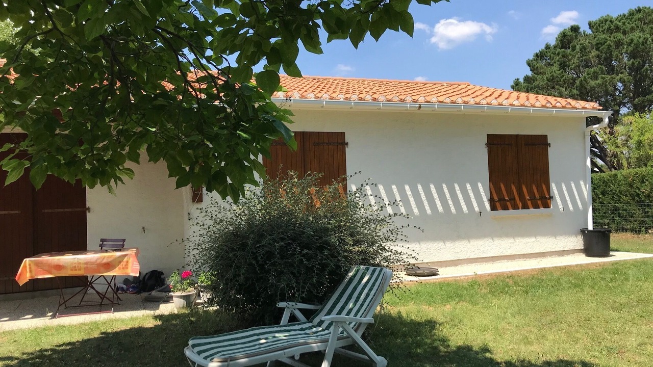 Photo of Patio Balcony in Saint-Vincent-sur-Jard