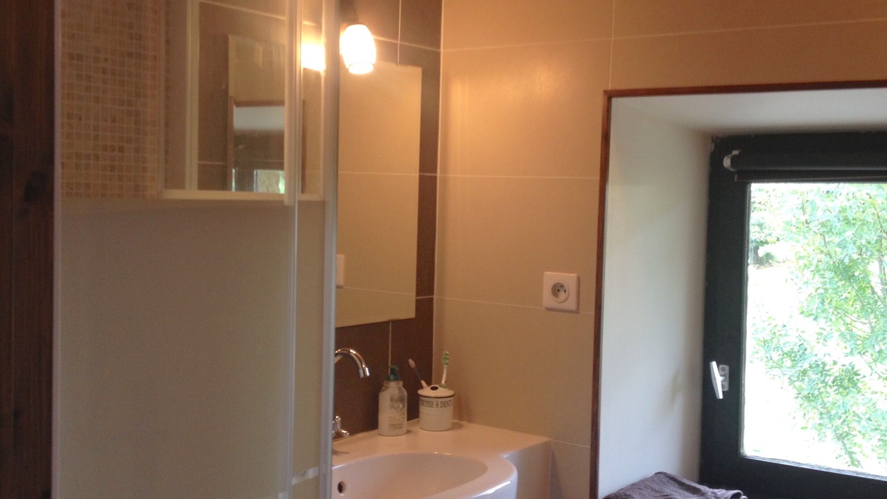 Photo of Bathroom in Campuac