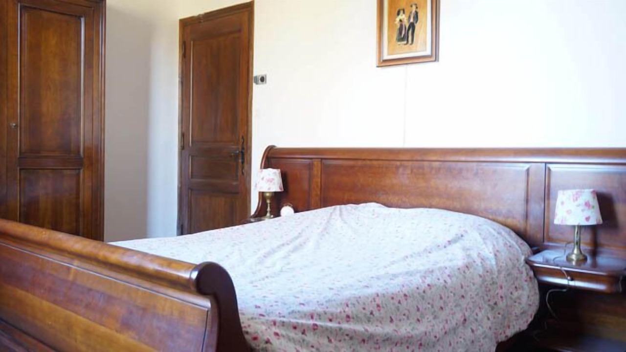 Photo of Bedroom in Felines