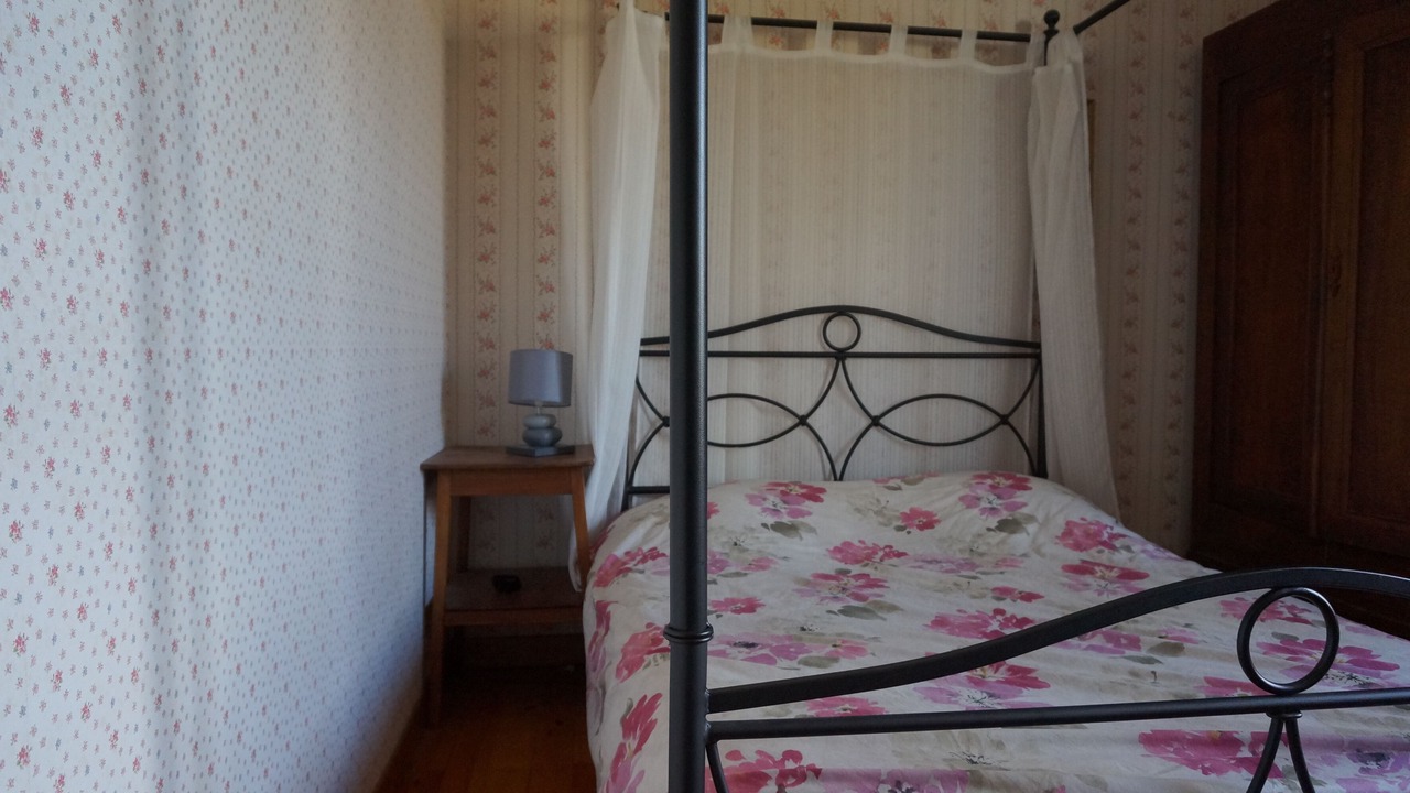 Photo of Bedroom in Felines