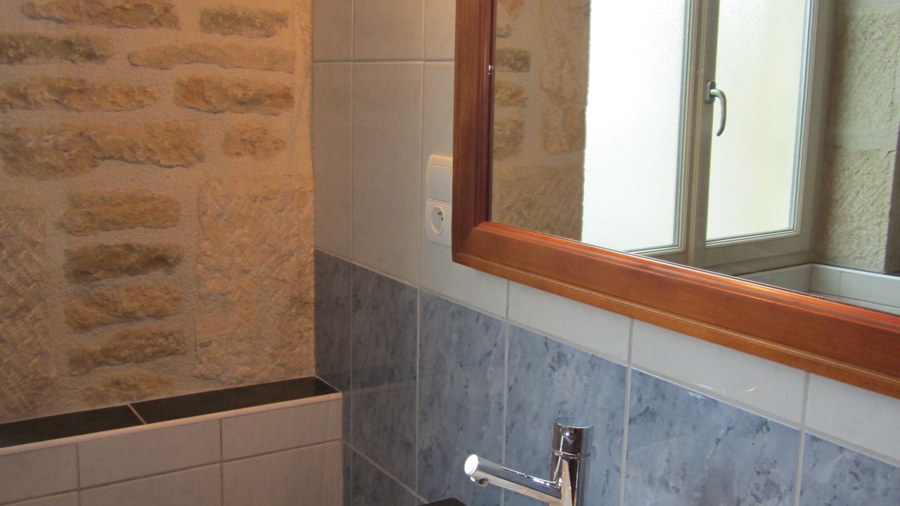 Photo of Bathroom in Etrochey