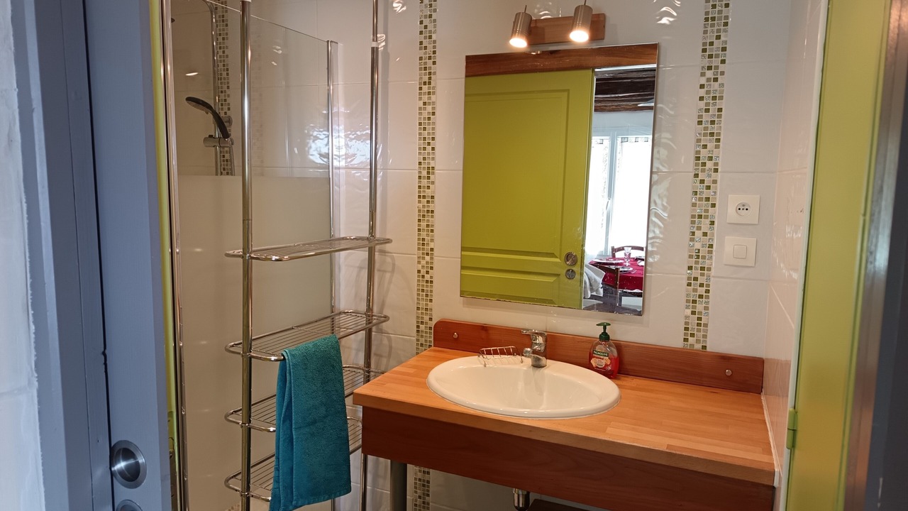 Photo of Bathroom in La Croix-en-Touraine