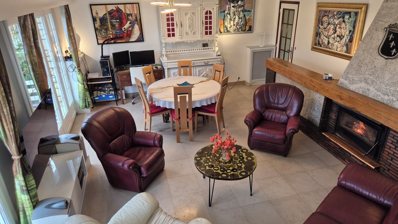 Photo of Livingroom in Saint-Thibault-des-Vignes