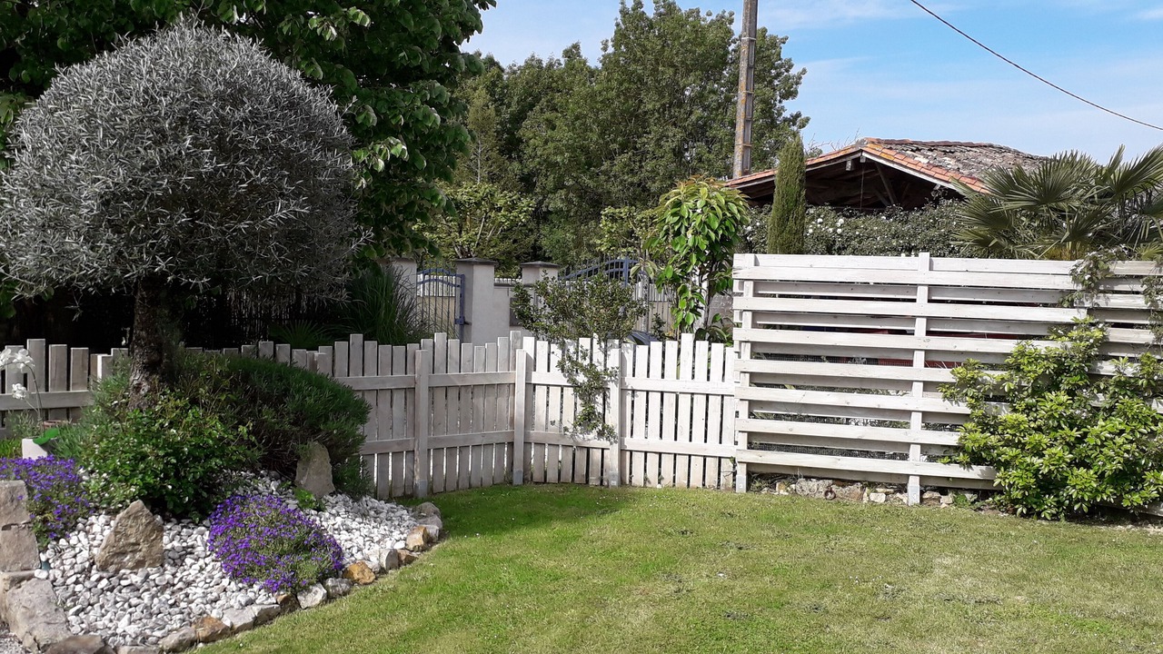 Photo of Outdoor in Fontenille-Saint-Martin-d'Entraigues