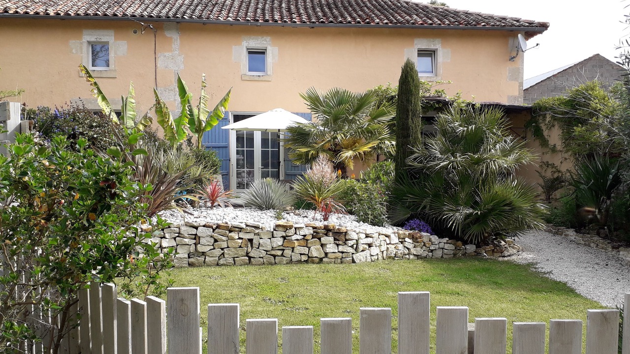 Photo of Outdoor in Fontenille-Saint-Martin-d'Entraigues