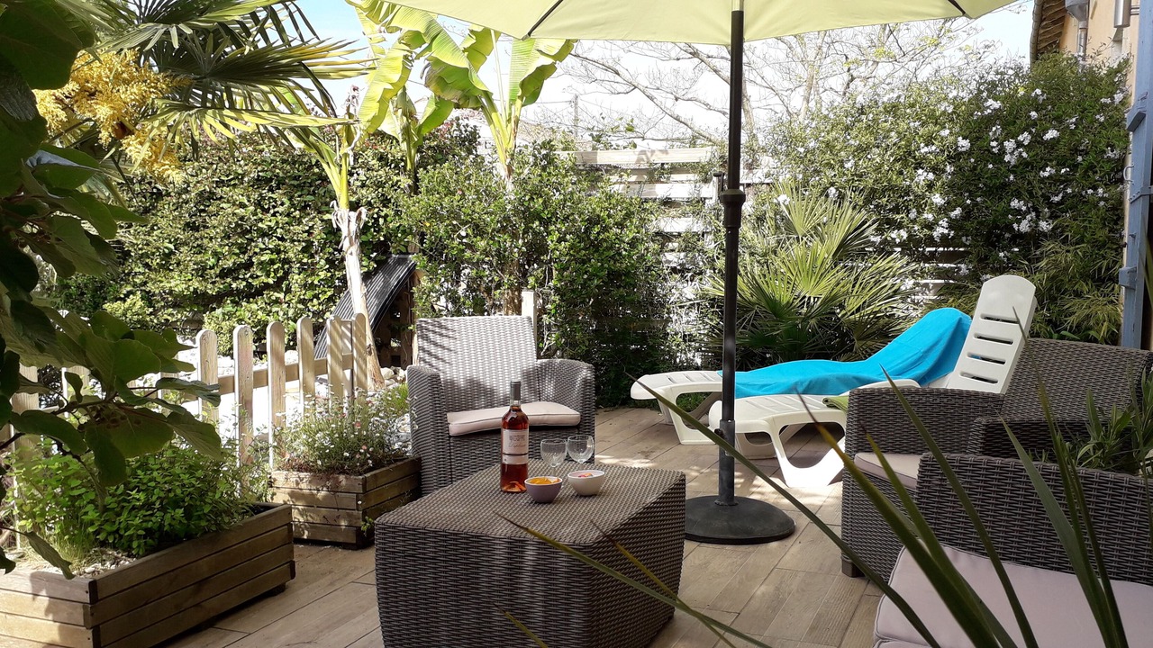 Photo of Patio Balcony in Fontenille-Saint-Martin-d'Entraigues