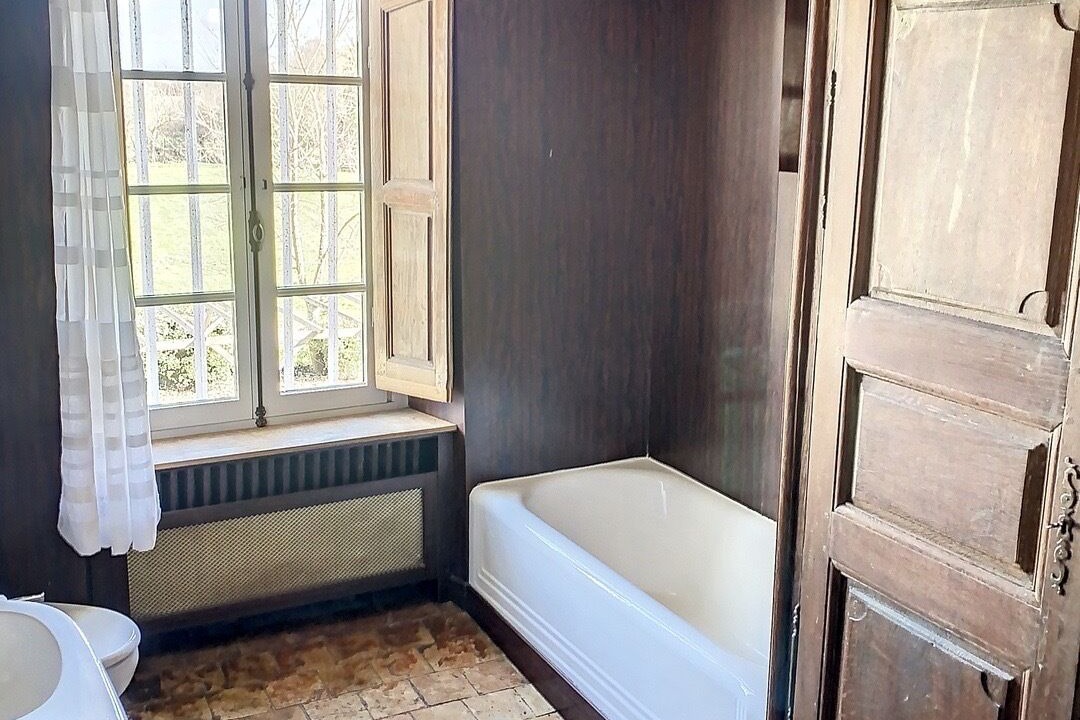 Photo of Bathroom in Longuefuye