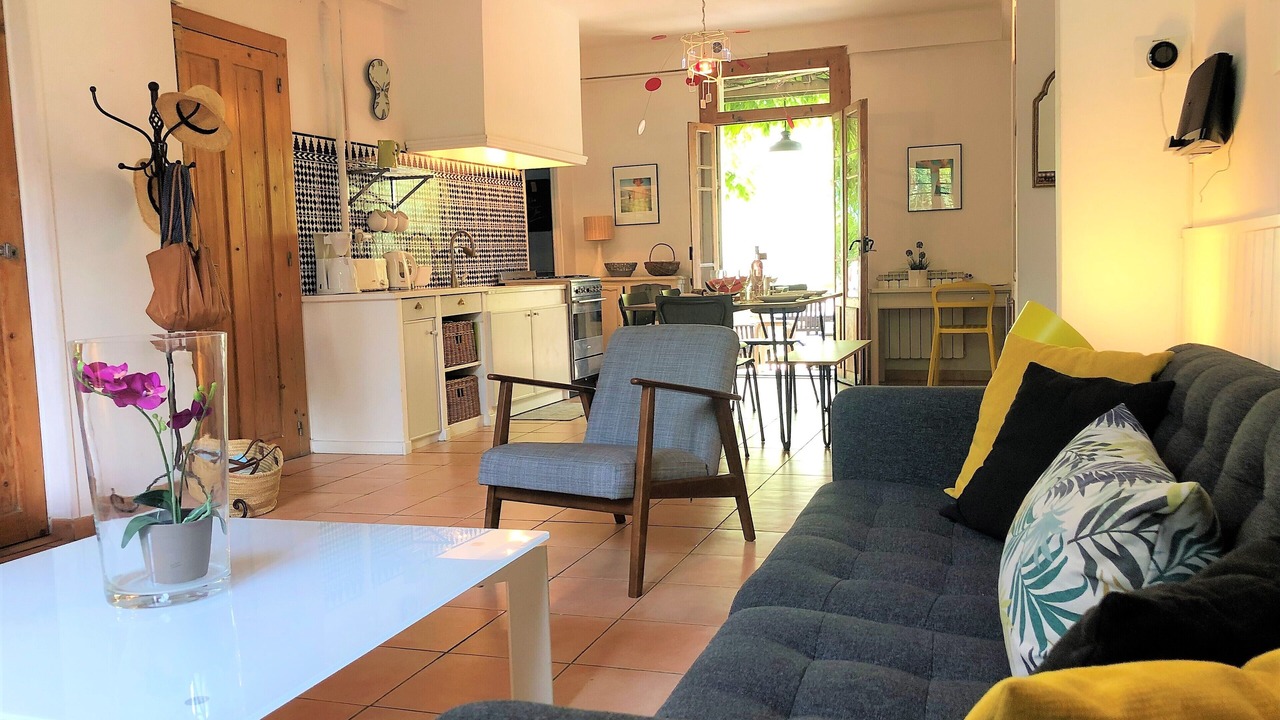 Photo of Livingroom in Les Arceaux