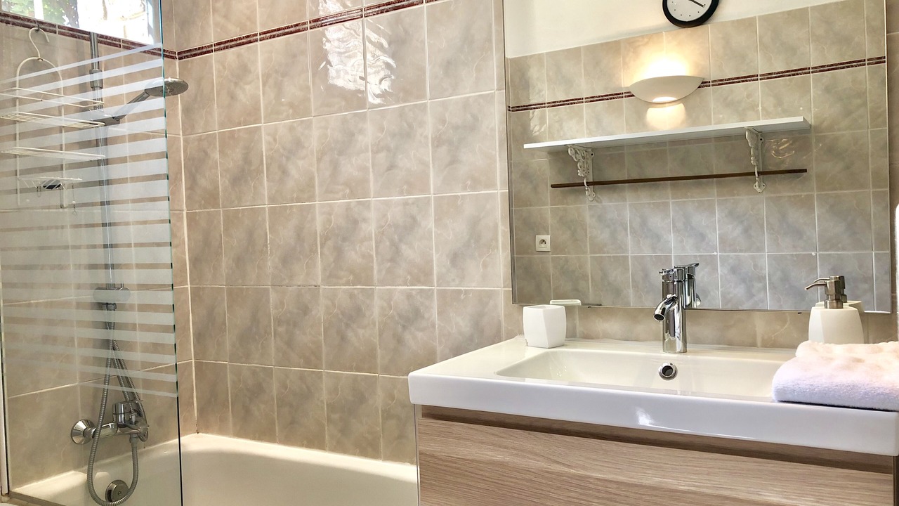 Photo of Bathroom in Les Arceaux