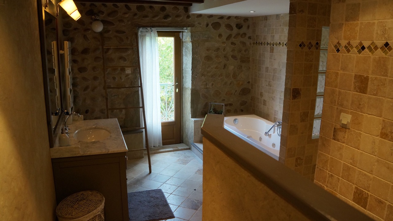 Photo of Bathroom in Saint-Laurent-d'Onay