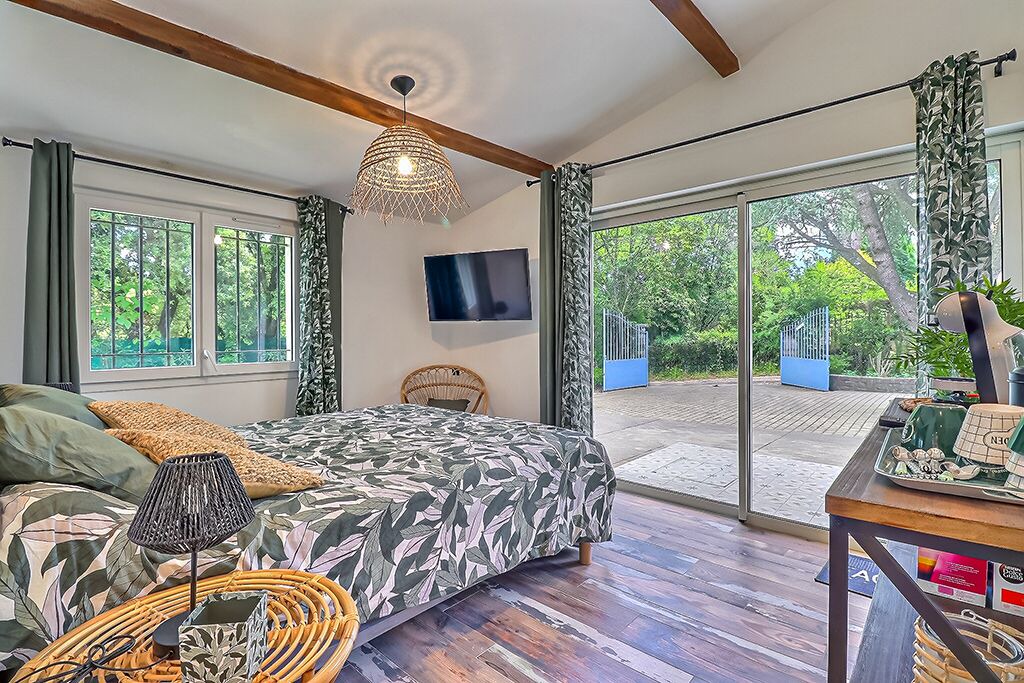 Photo of Bedroom in Comps