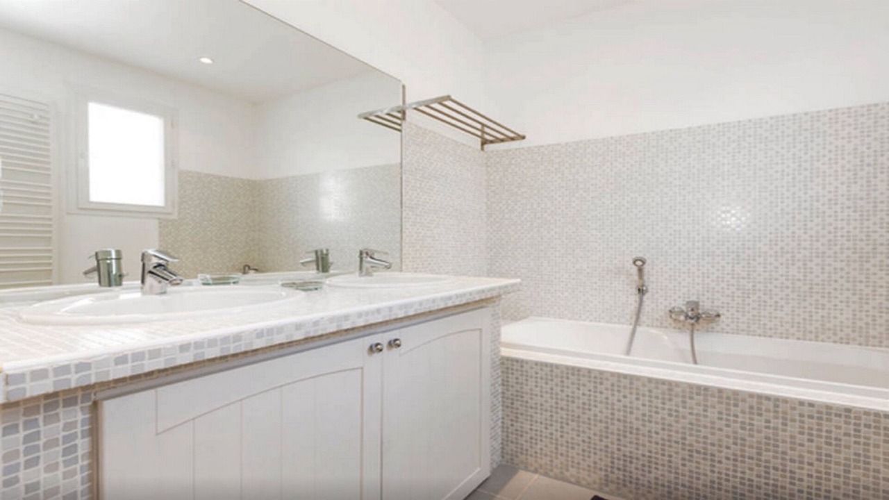 Photo of Bathroom in Cornillon