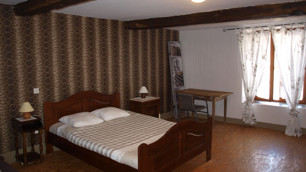 Photo of Bedroom in Le Chatelet-sur-Sormonne
