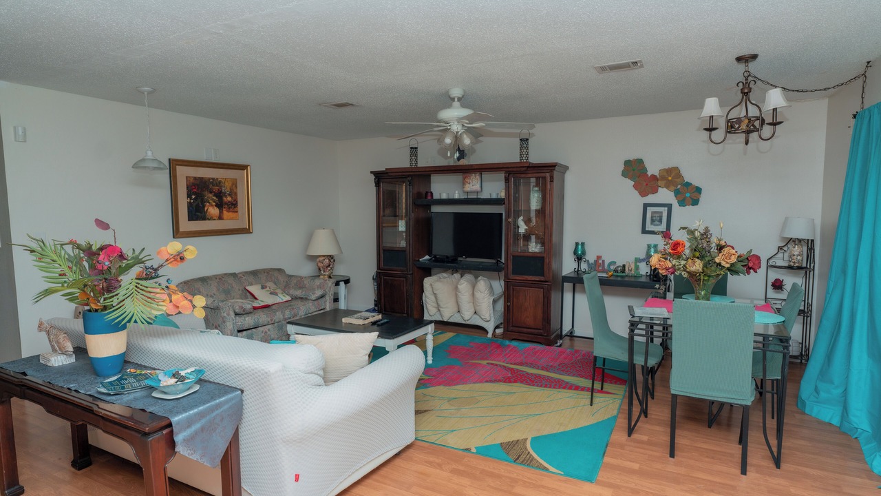 Photo of Livingroom in Shoreline Park