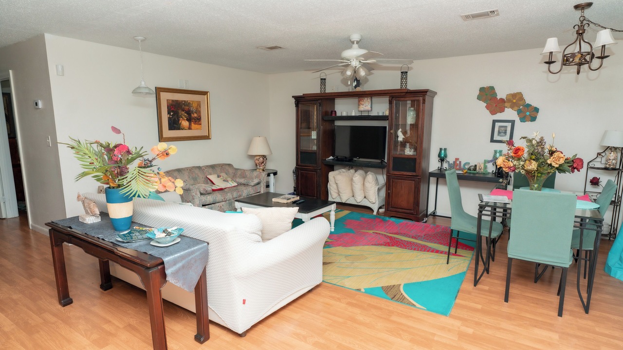 Photo of Livingroom in Shoreline Park