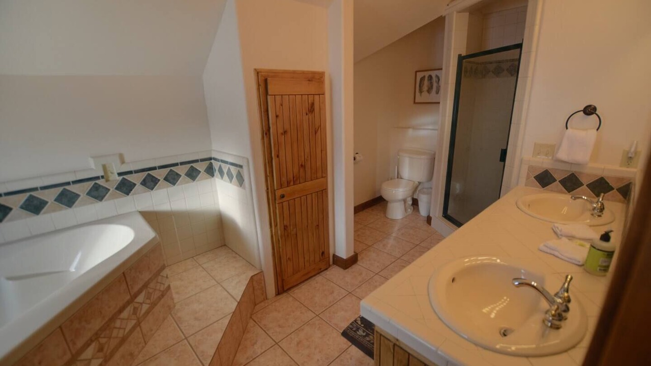 Photo of Bathroom in Garden City