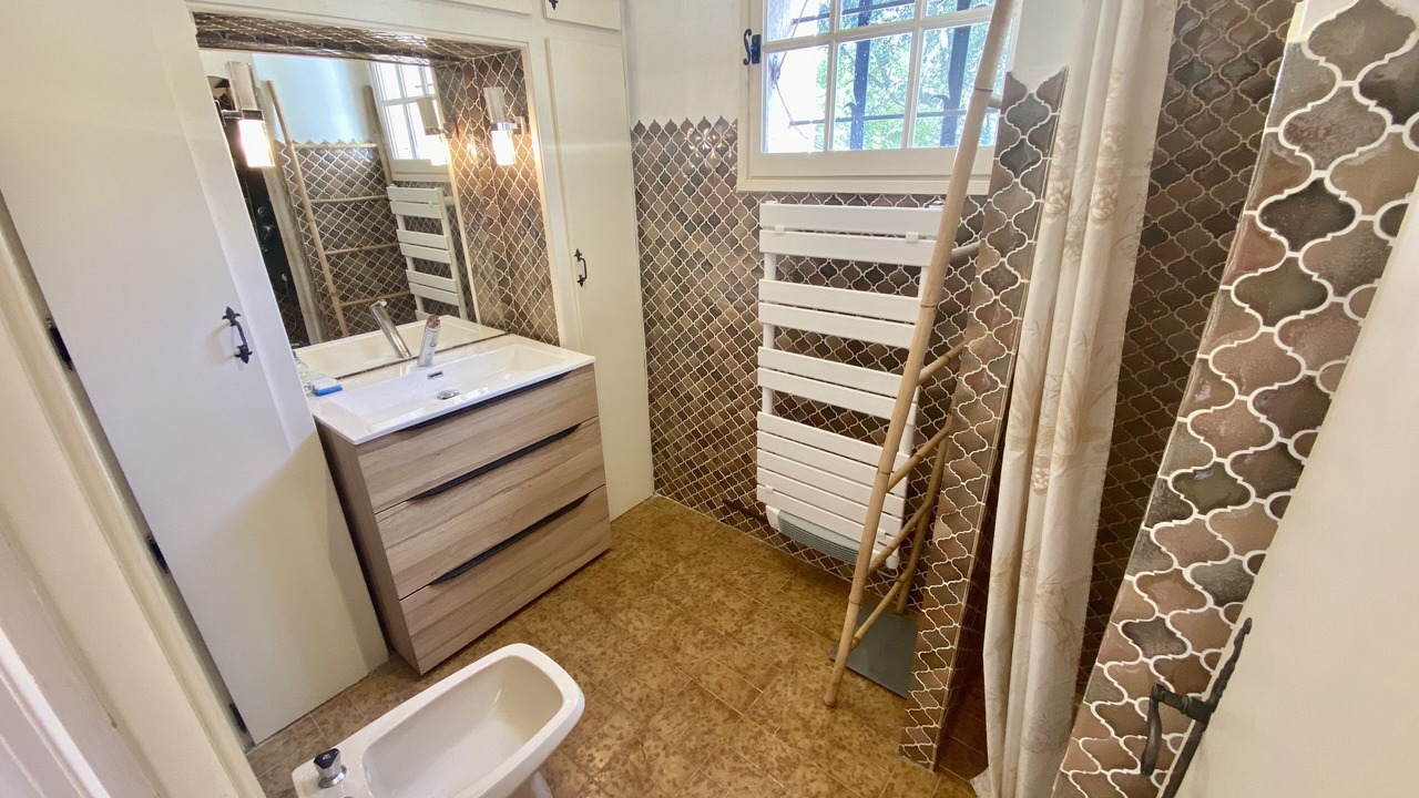 Photo of Bathroom in Bagnols-en-Foret