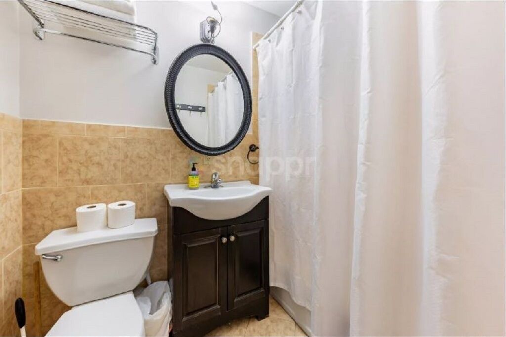 Photo of Bathroom in Central Park North