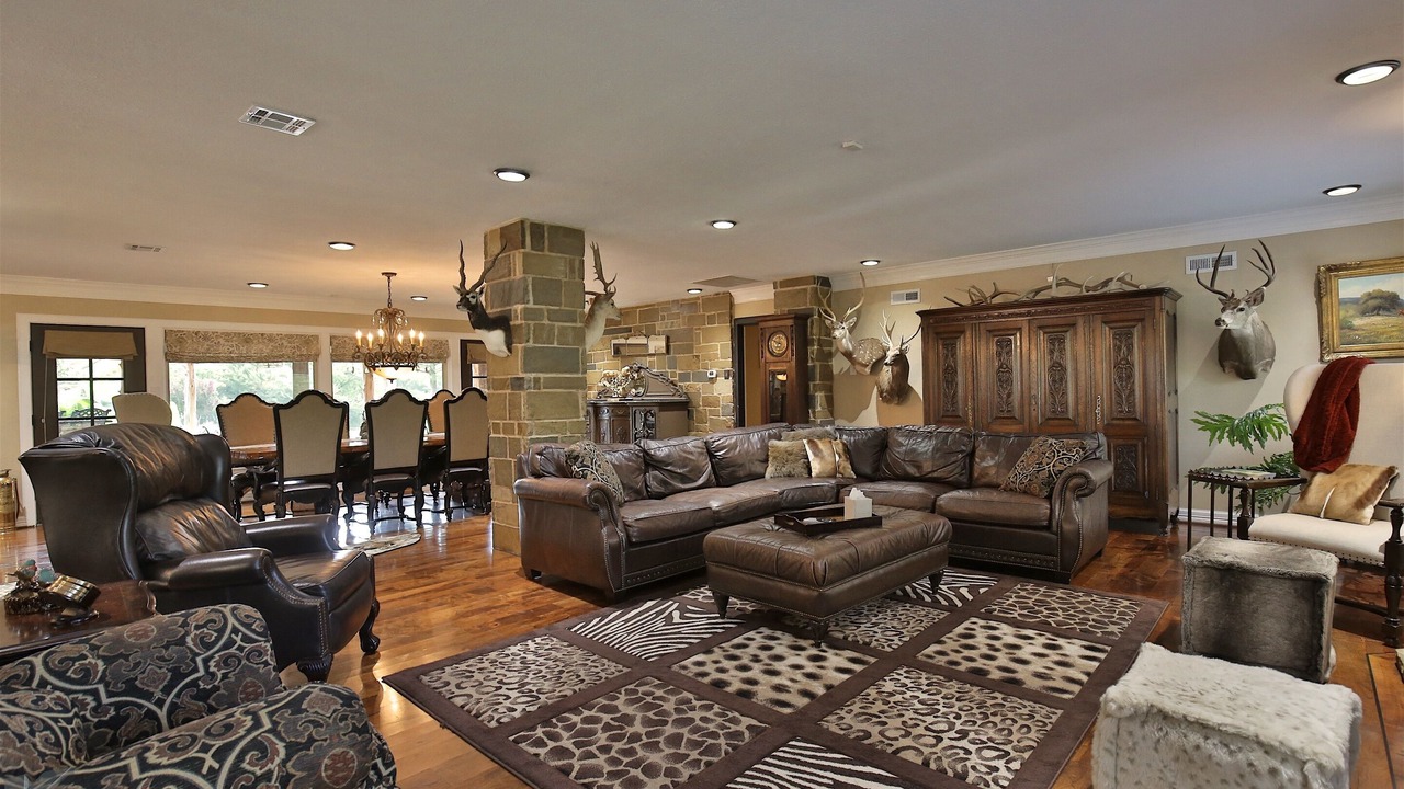Photo of Livingroom in Elmwood Area