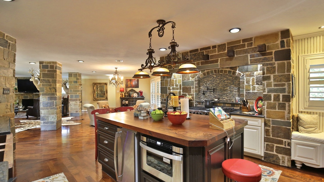 Photo of Kitchen in Elmwood Area