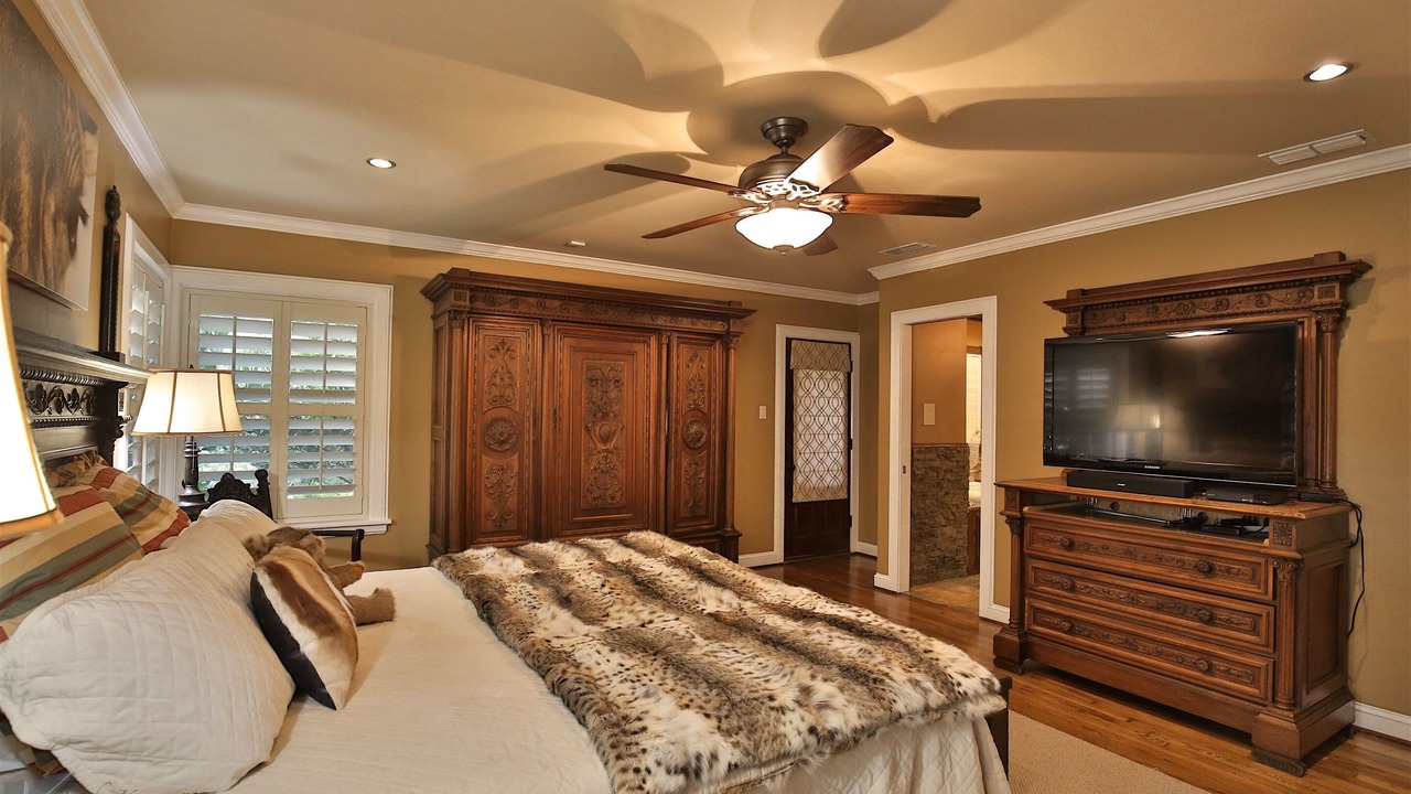 Photo of Bedroom in Elmwood Area
