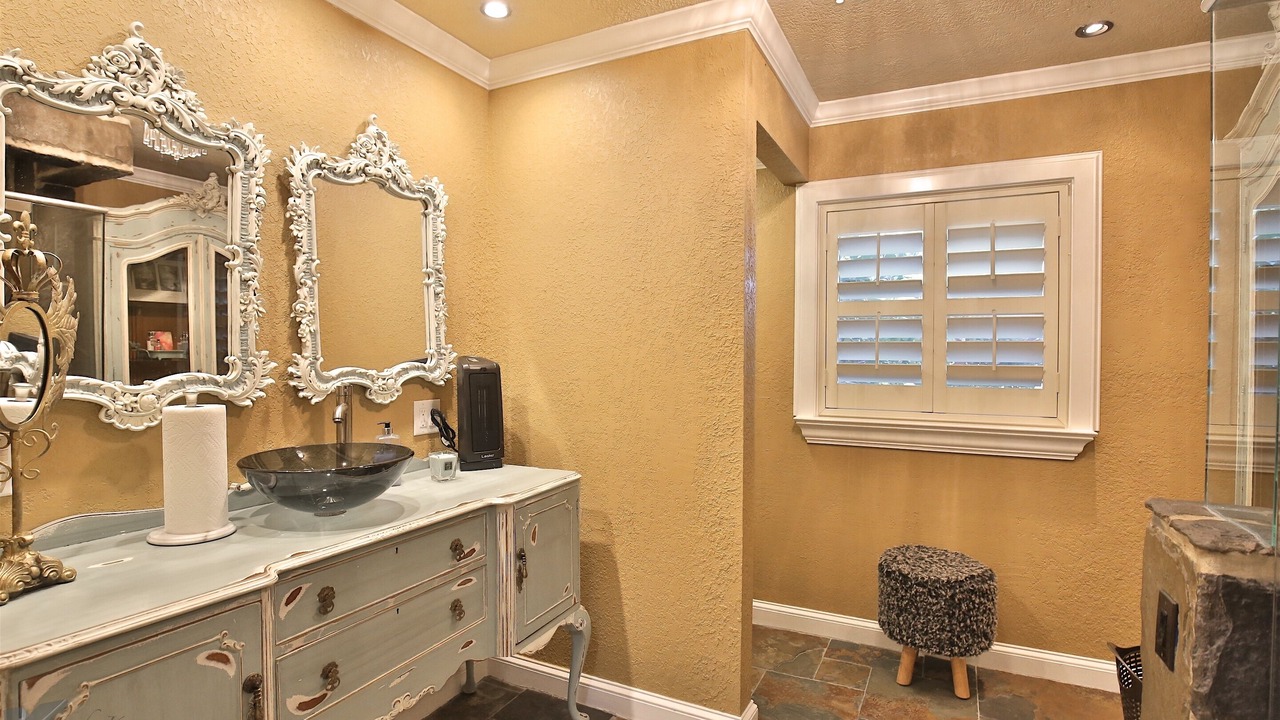 Photo of Bathroom in Elmwood Area