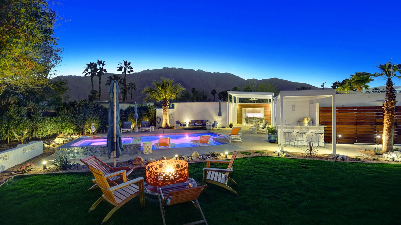 Photo of Outdoor in Racquet Club Estates