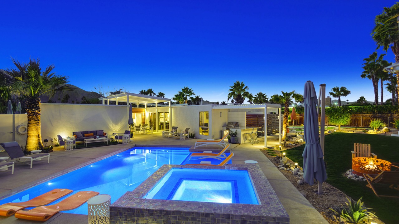 Photo of Outdoor in Racquet Club Estates