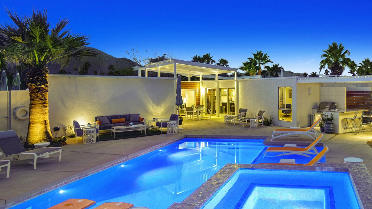 Photo of Outdoor in Racquet Club Estates