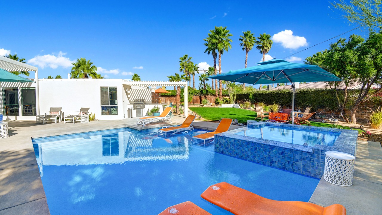 Photo of Outdoor in Racquet Club Estates