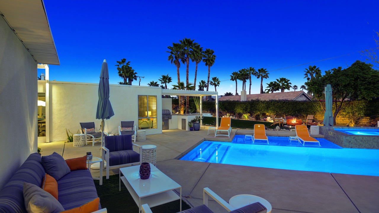 Photo of Outdoor in Racquet Club Estates