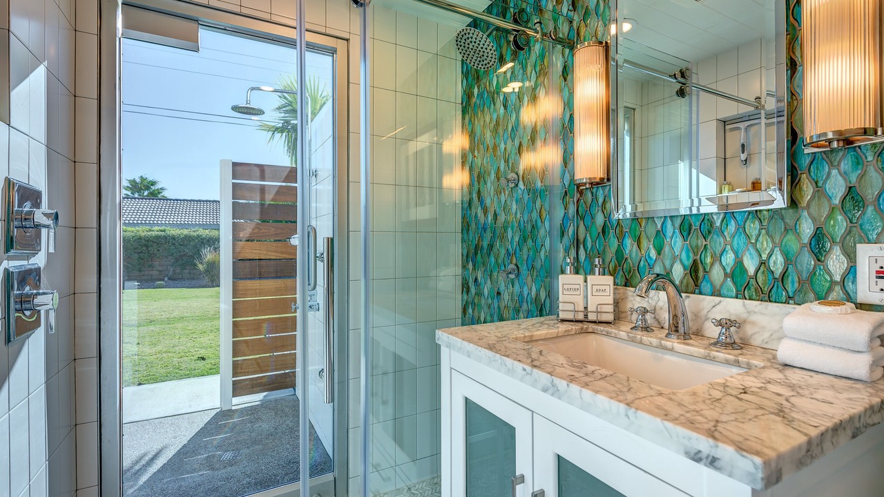 Photo of Bathroom in Racquet Club Estates