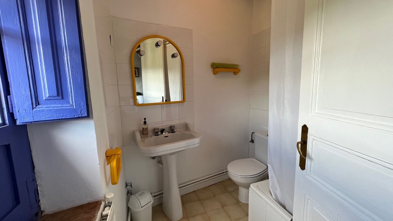 Photo of Bathroom in Banaston