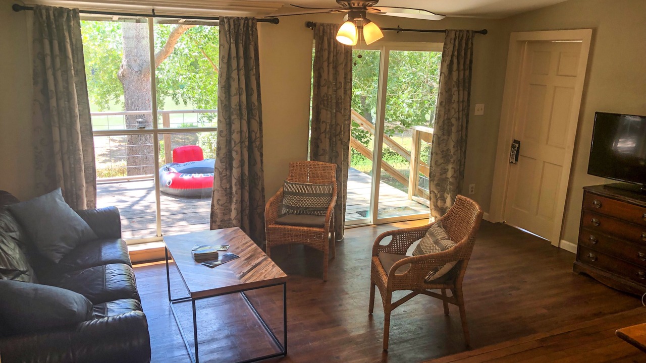 Photo of Livingroom in Bastrop