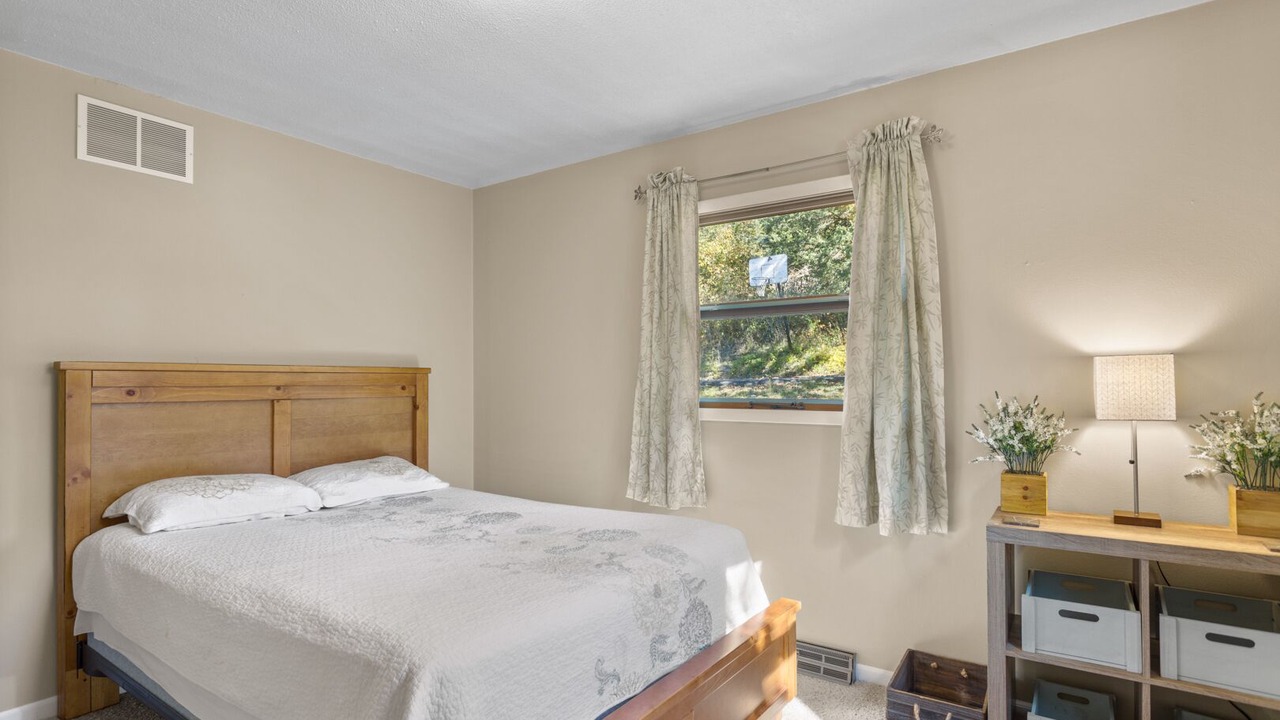 Photo of Bedroom in Camdenton