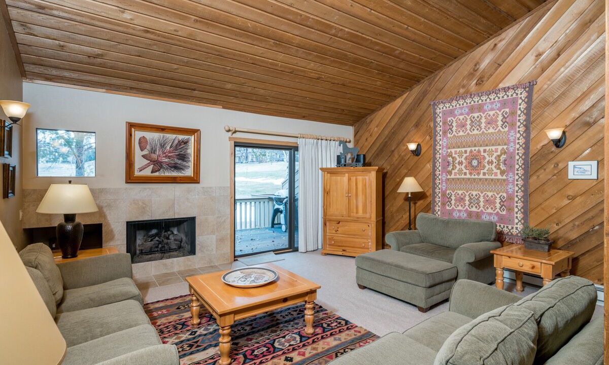 Photo of Livingroom in Elkhorn Village