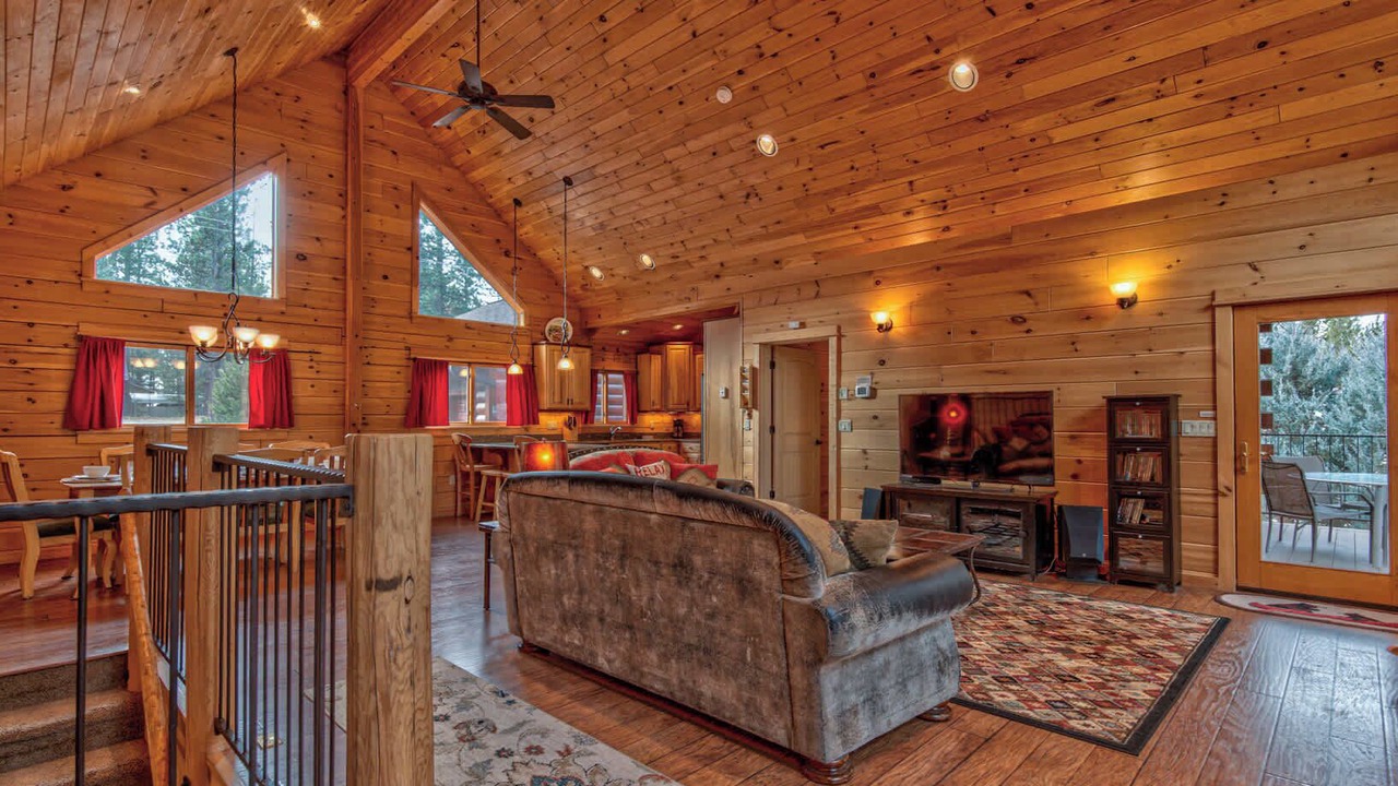 Photo of Livingroom in Oregon Water Wonderland