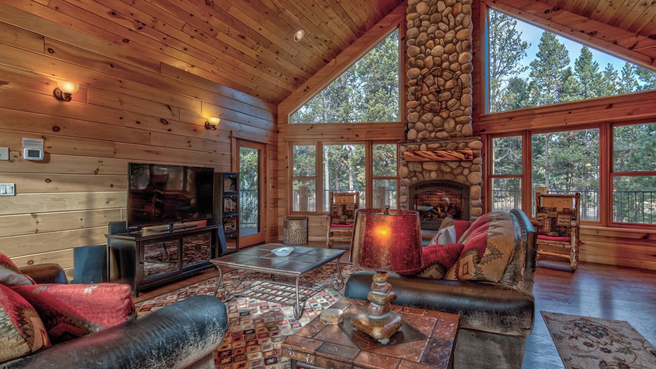 Photo of Livingroom in Oregon Water Wonderland