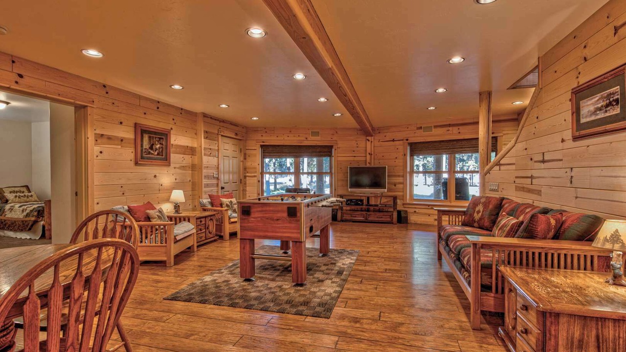 Photo of Livingroom in Oregon Water Wonderland