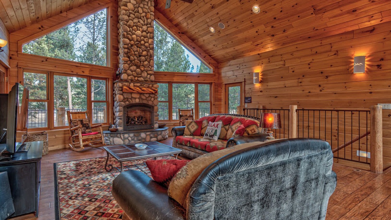Photo of Livingroom in Oregon Water Wonderland