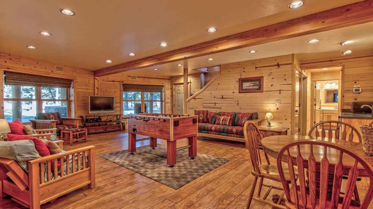 Photo of Livingroom in Oregon Water Wonderland