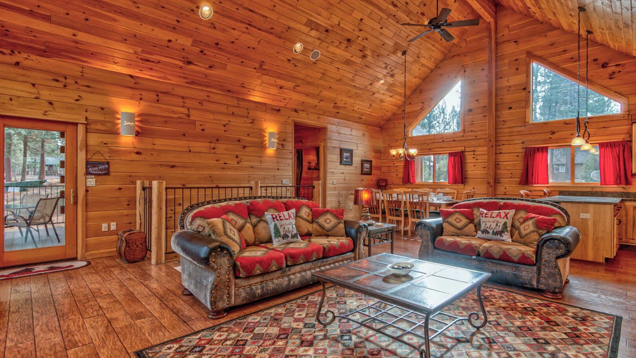 Photo of Livingroom in Oregon Water Wonderland