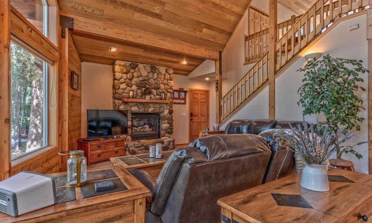 Photo of Livingroom in Oregon Water Wonderland