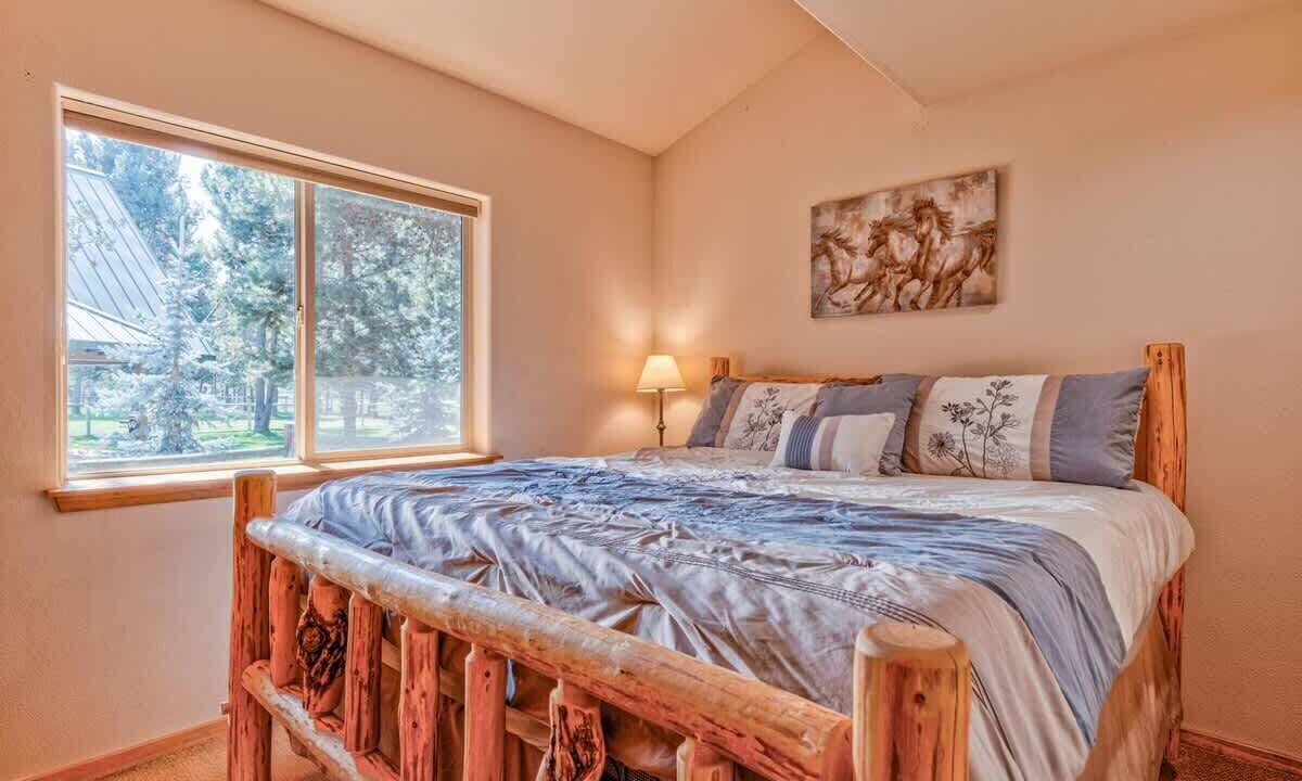 Photo of Bedroom in Oregon Water Wonderland