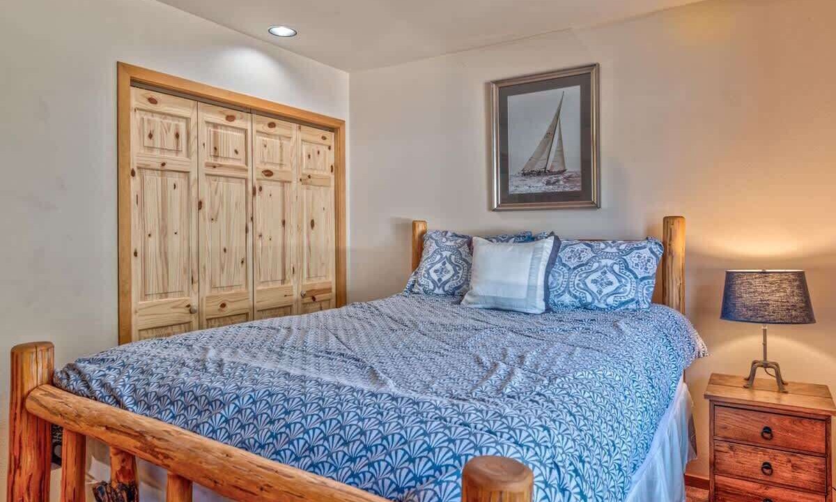 Photo of Bedroom in Oregon Water Wonderland