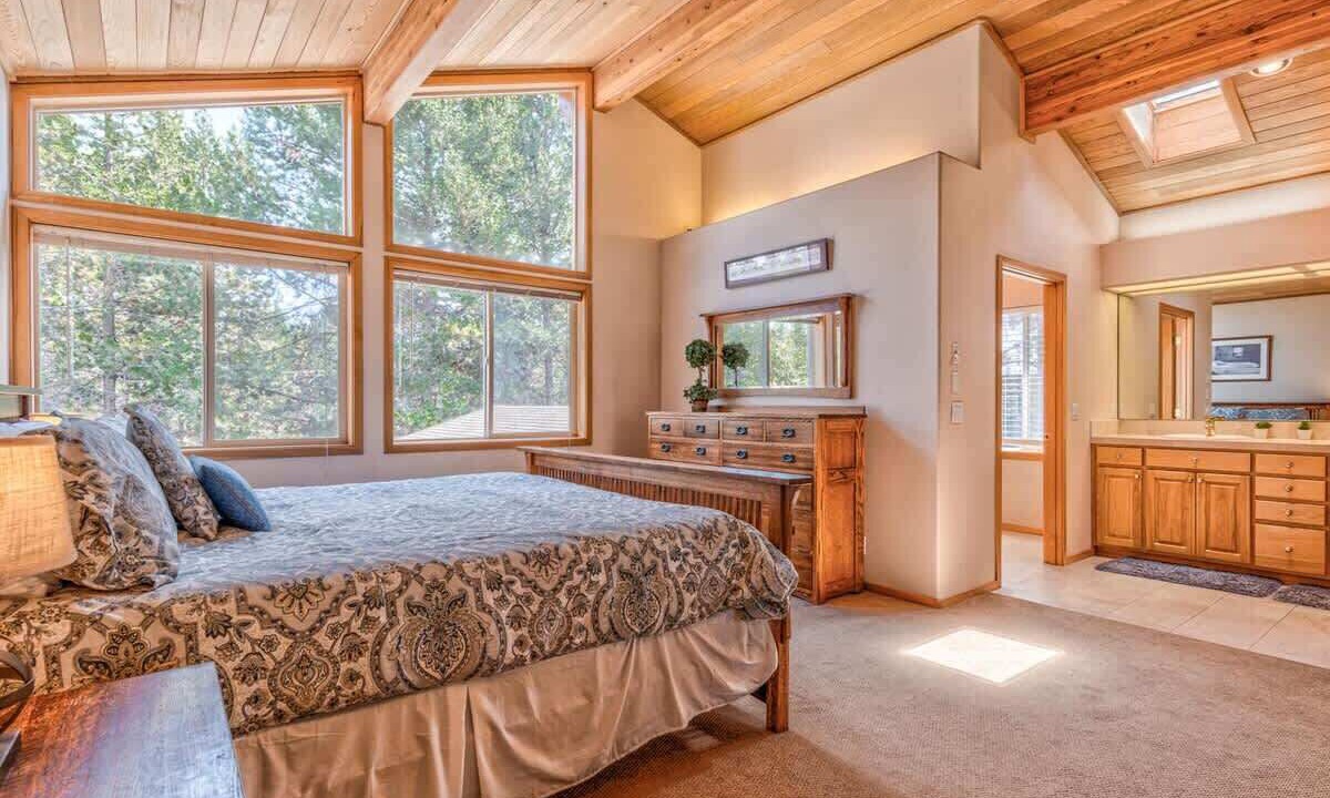 Photo of Bedroom in Oregon Water Wonderland