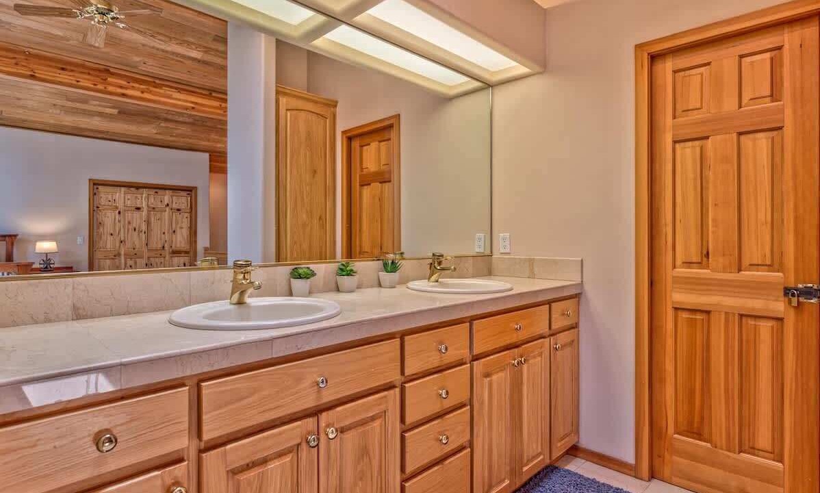 Photo of Bathroom in Oregon Water Wonderland