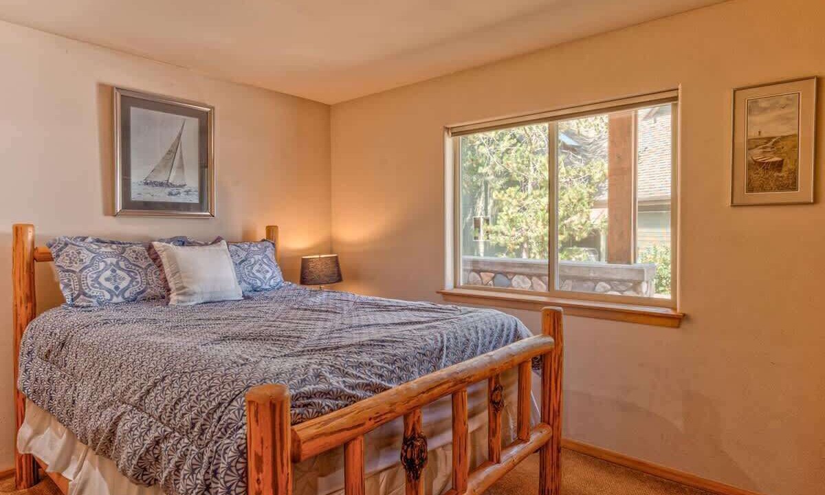 Photo of Bedroom in Oregon Water Wonderland